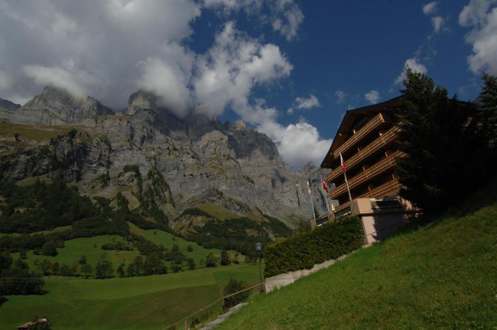 Hotel Viktoria-Leukerbad-Therme ภายนอก รูปภาพ