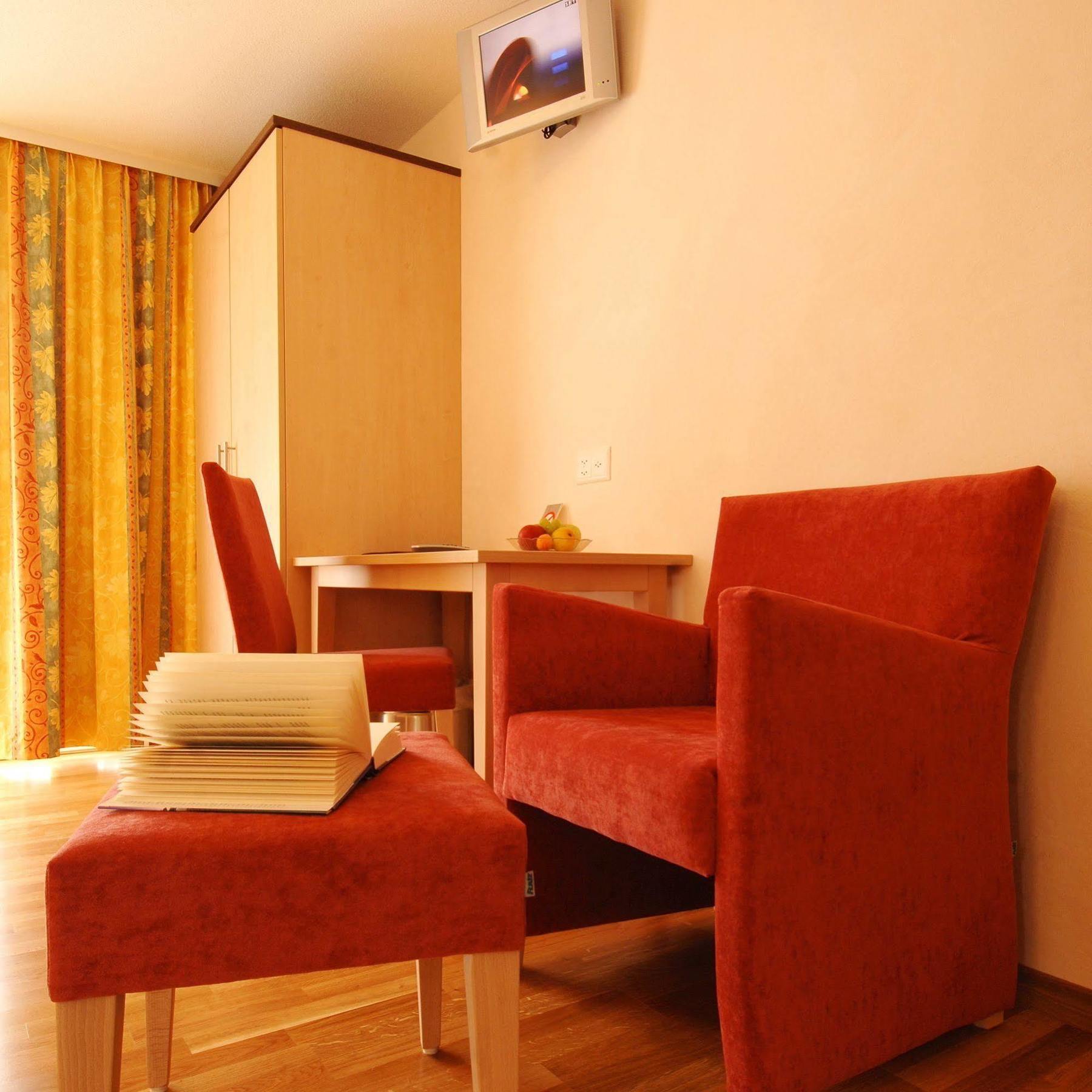 Hotel Viktoria-Leukerbad-Therme ภายนอก รูปภาพ