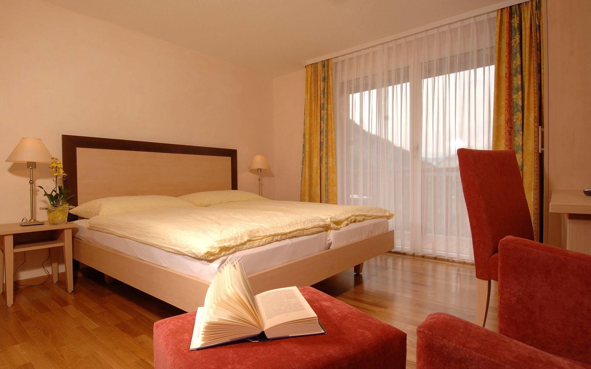 Hotel Viktoria-Leukerbad-Therme ภายนอก รูปภาพ