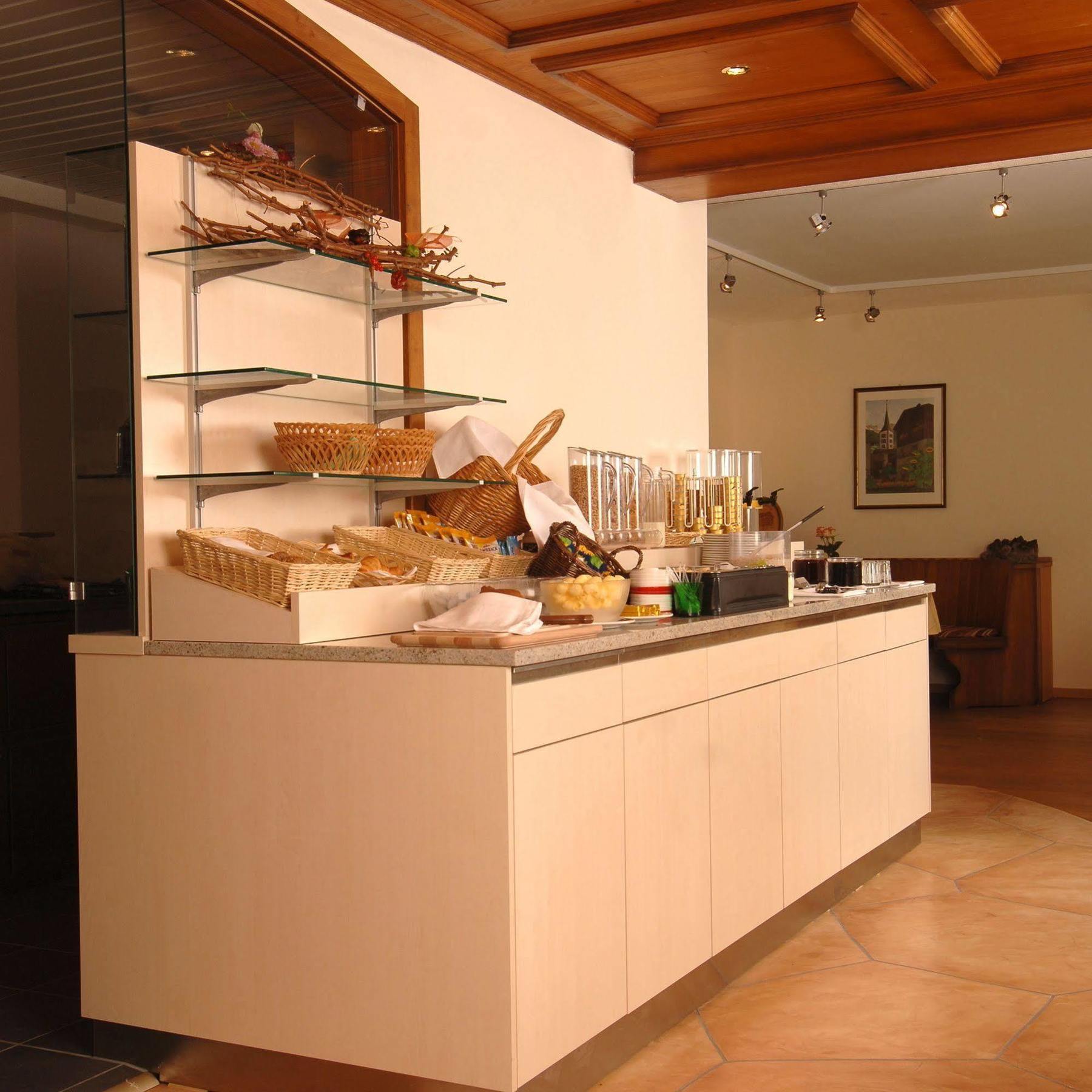 Hotel Viktoria-Leukerbad-Therme ภายนอก รูปภาพ